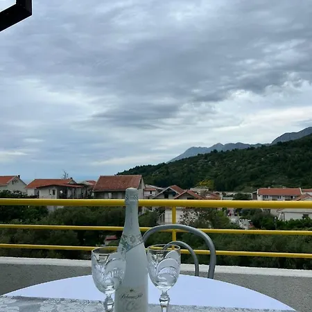 Natali Apartment Podaca